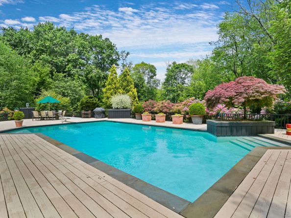 8 Hedgerow Common, Weston CT 06883