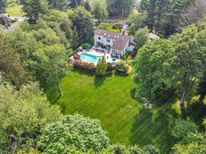 8 Hedgerow Common, Weston CT 06883