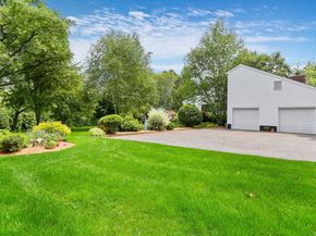8 Hedgerow Common, Weston CT 06883
