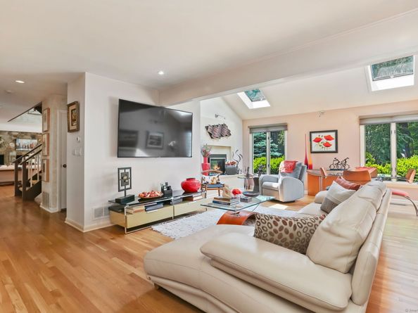 8 Hedgerow Common, Weston CT 06883
