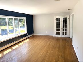 33 Manor Drive, Trumbull CT 06611