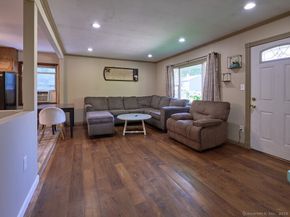 6 Pitcairn Avenue, Leicester MA 01524