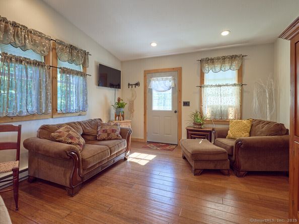 6 Pitcairn Avenue, Leicester MA 01524