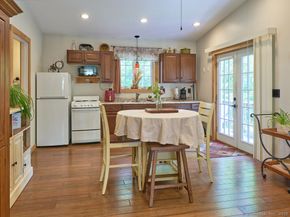 6 Pitcairn Avenue, Leicester MA 01524