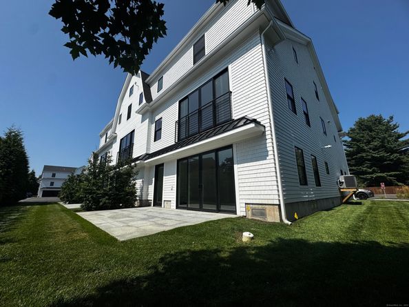 345 Reef Road C9, Fairfield CT 06824