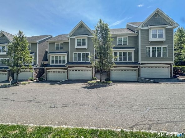 6 Lawrence Avenue 6, Danbury CT 06810