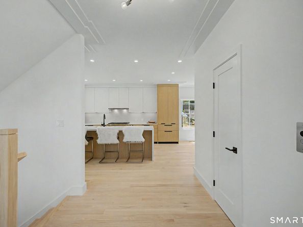124 Forest Street, New Canaan CT 06840