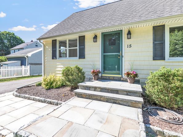 15 Evelyn Street, Trumbull CT 06611