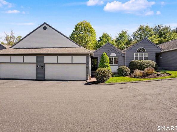 29 Greystone 29, Shelton CT 06484