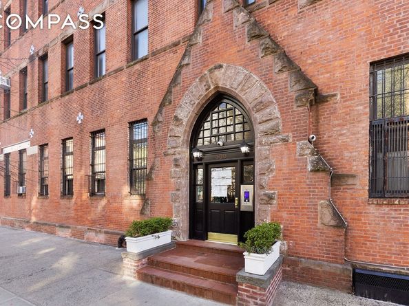 300 East 4th Street 1A, New York NY 10009