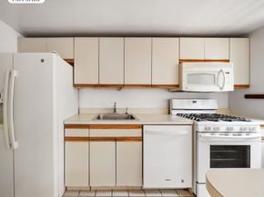 252 West 17th Street 8A, New York NY 10011