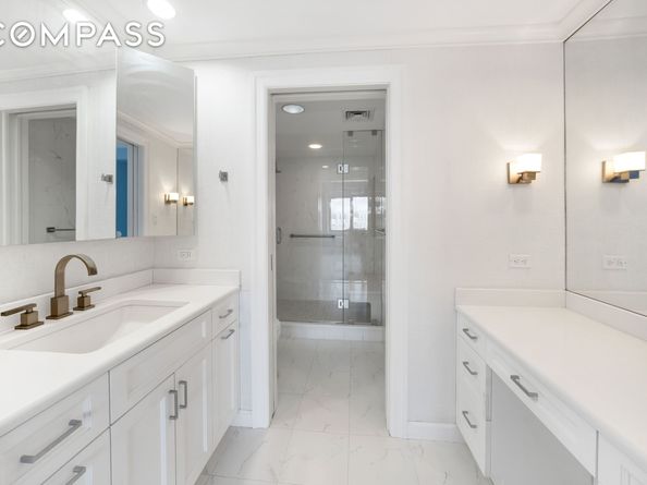 45 Sutton Place S 8L, New York NY 10022