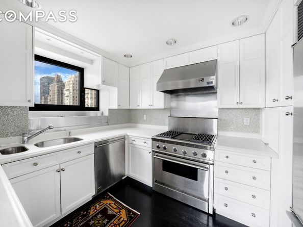 45 Sutton Place S 8L, New York NY 10022