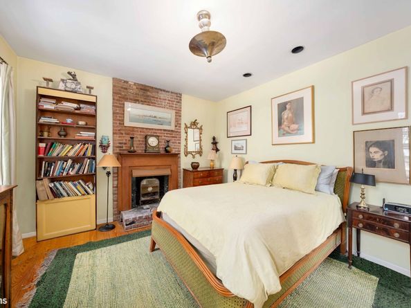 422 West 46th Street 2R, New York NY 10036