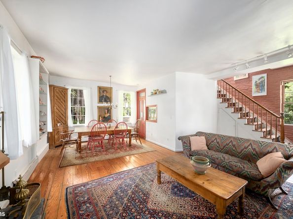 422 West 46th Street 2R, New York NY 10036