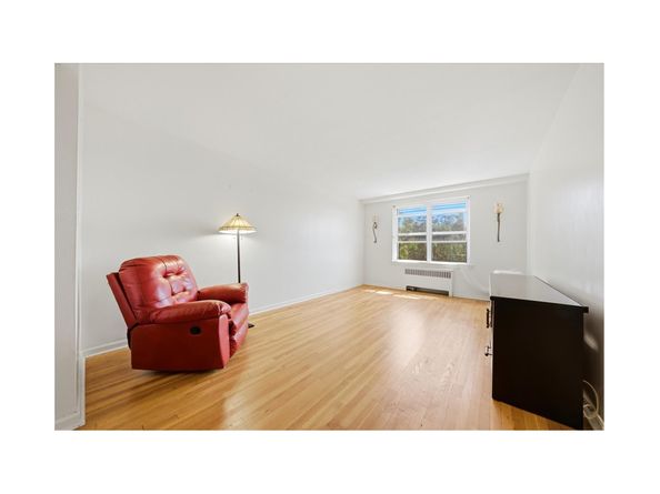 2080 Barnes Avenue 3B, Bronx NY 10462