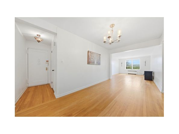 2080 Barnes Avenue 3B, Bronx NY 10462