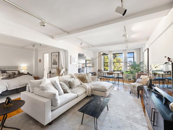 152 East 94th Street 8D, New York NY 10128