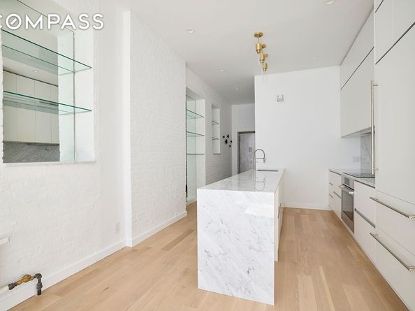 23 East 10th Street 508, New York NY 10003