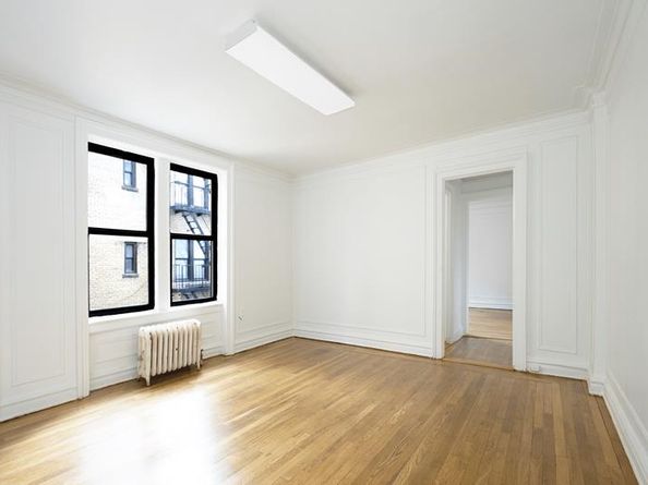 319 West 18th Street 5H, New York NY 10011