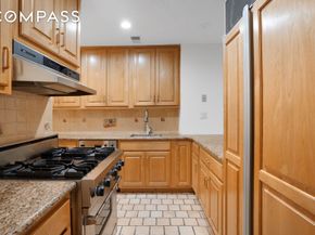 37 Henry Street TH1, Brooklyn NY 11201