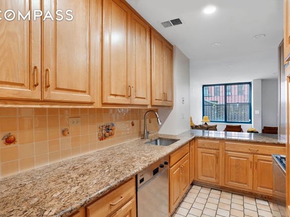 37 Henry Street TH1, Brooklyn NY 11201