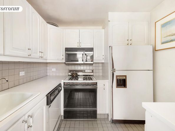 157 East 74th Street 9B, New York NY 10021