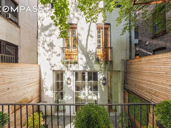 222 East 11th Street GARDEN, New York NY 10003