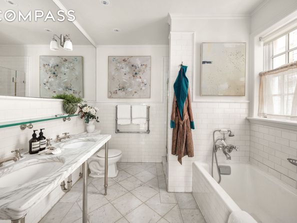 222 East 11th Street GARDEN, New York NY 10003