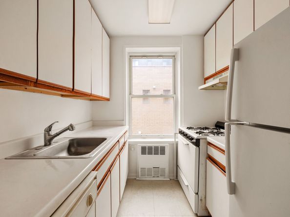 1717 East 18th Street 4P, Brooklyn NY 11229