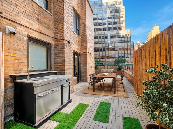 210 East 47th Street 11F, New York NY 10017