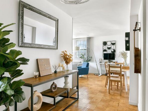 240 East 35th Street 10B, New York NY 10016