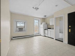 135 St James Place HSE, Brooklyn NY 11238