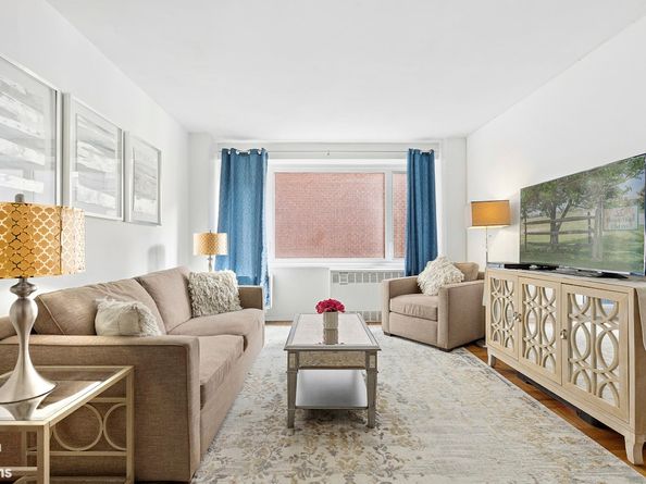 411 East 53rd Street 4A, New York NY 10022