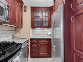 201 East 17th Street 29J, New York NY 10003