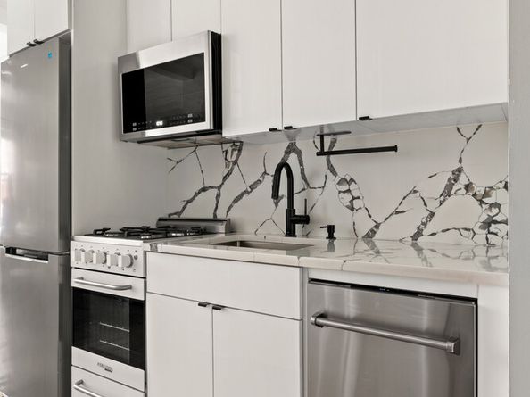 433 West 34th Street 9C, New York NY 10001