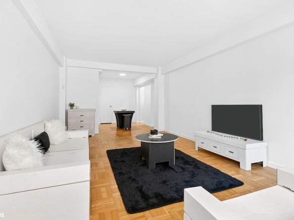 315 East 69th Street 6L, New York NY 10021
