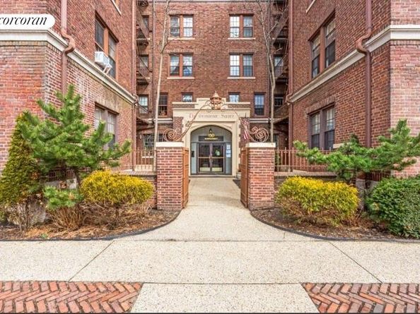 150 Burns Street 4H, Queens NY 11375