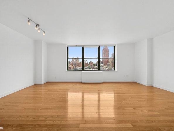 2250 Broadway 10D, New York NY 10024