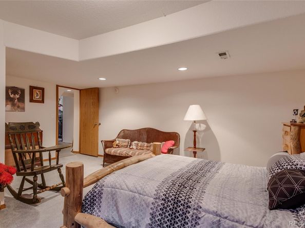 2912 Lake Park Way, Longmont CO 80503
