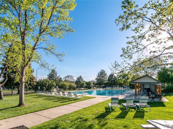 2912 Lake Park Way, Longmont CO 80503