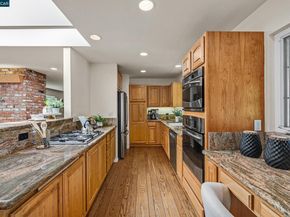 345 Shire Oaks Court, Lafayette CA 94549