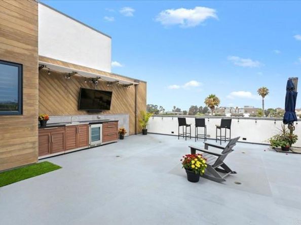 2677 State Street 301, Carlsbad CA 92008