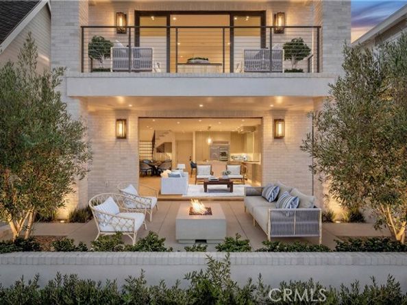 225 Diamond, Newport Beach CA 92662