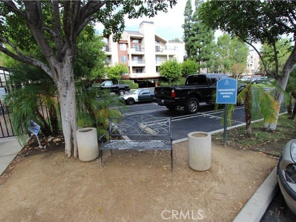 5520 Owensmouth Avenue 217, Woodland Hills (los Angeles) CA 91367