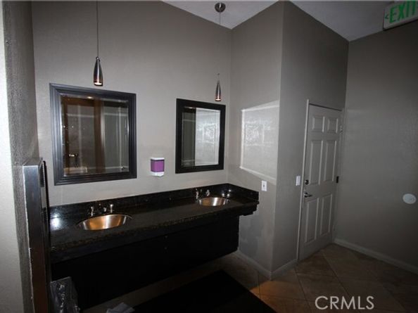 5520 Owensmouth Avenue 217, Woodland Hills (los Angeles) CA 91367