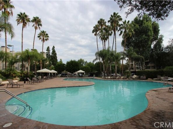 5520 Owensmouth Avenue 217, Woodland Hills (los Angeles) CA 91367