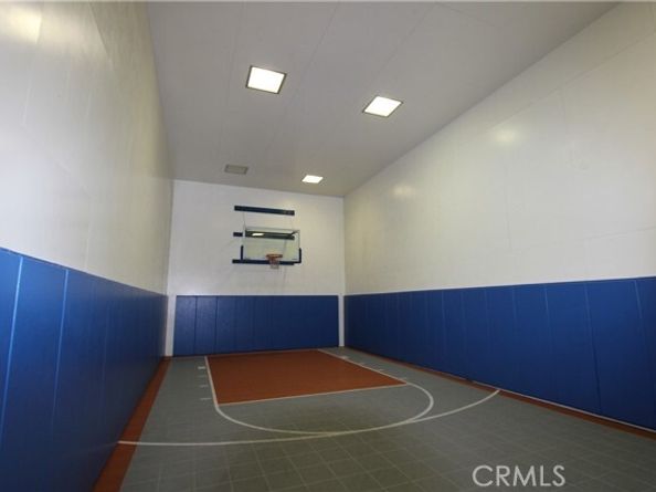5520 Owensmouth Avenue 217, Woodland Hills (los Angeles) CA 91367