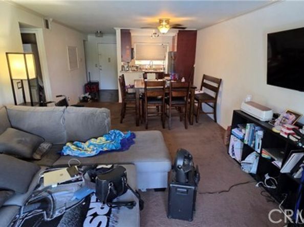 5520 Owensmouth Avenue 217, Woodland Hills (los Angeles) CA 91367