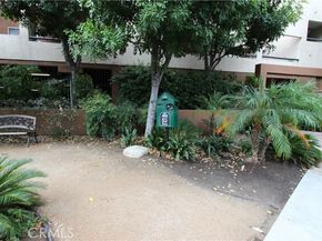 5520 Owensmouth Avenue 217, Woodland Hills (los Angeles) CA 91367